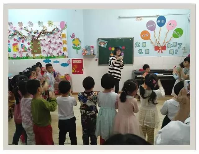 宝妈宝爸看过来,幼师与宝宝们的暖心故事是否