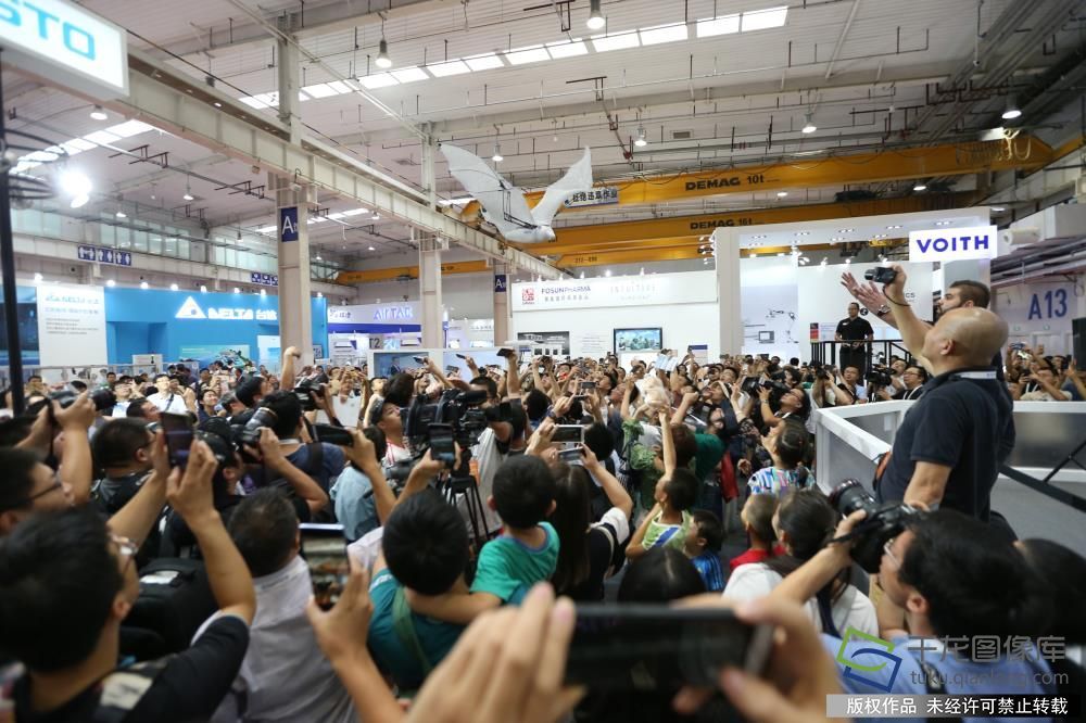 “机”动时刻|一起去看机器人!2018世界机器人大会现场图片第二弹 “机”动时刻|一起去看机器人!2018世界机器人大会现场图片第二弹