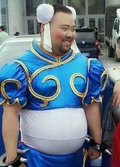 搞笑GIF图:兄弟,你这样灭火的方式真是独特啊