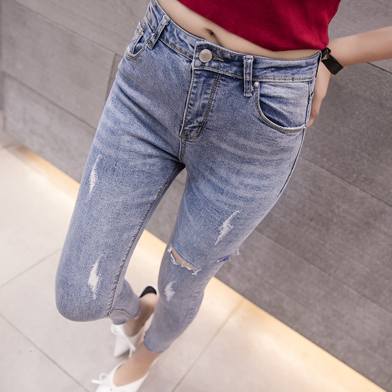 百搭利器牛仔裤配上单鞋,让你美美的出游