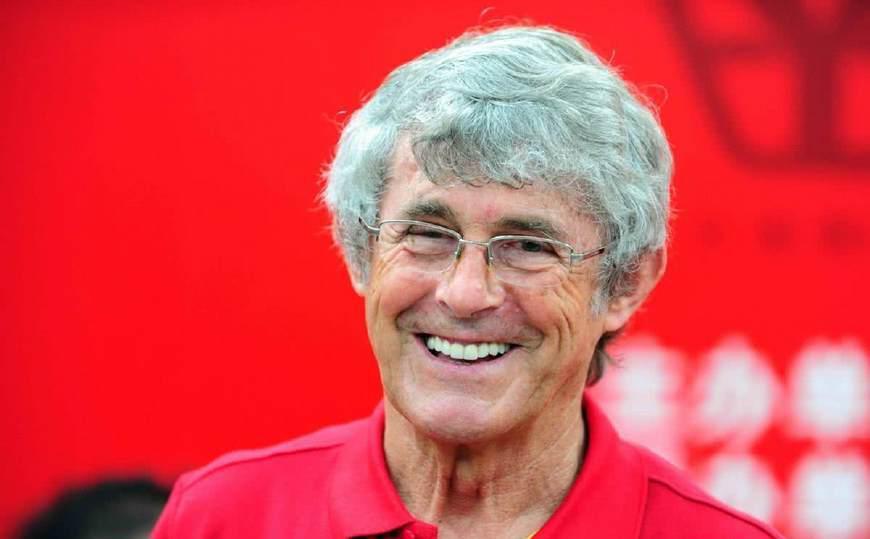 中国最牛足球女记者!被传是米卢小蜜!跳槽费达