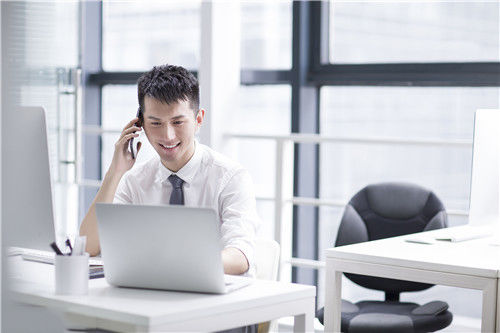 四种坐姿最易引发腰疼病,要尽量避免