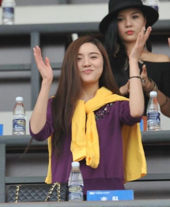 曾是足球俱乐部美女老板,豪言两年内冲上中超