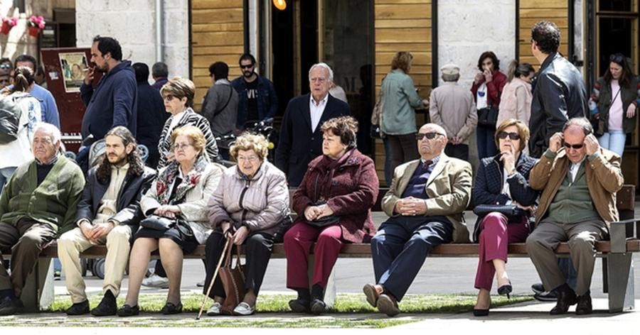 西班牙10年来,养老金支出不断增加,而劳动力工