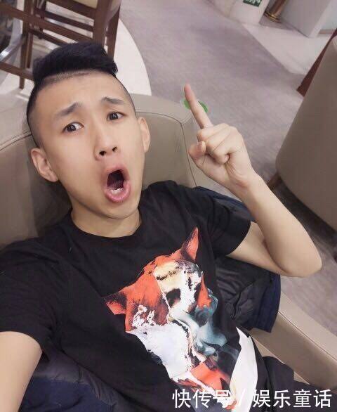 MC天佑首次亮相,向粉丝道歉,天佑即将回归