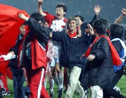 曝足协正运作归化华裔球员!国足进世界杯要靠