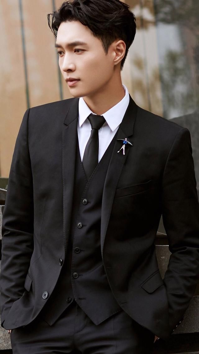 时尚U先生小绵羊张艺兴,酷帅又成熟,少年感十