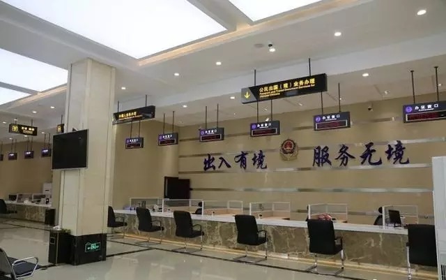 遵义市公安局出入境接待大厅搬家了,首日迎来