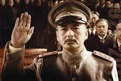 他收复中国领土200万平方公里,被杀时只穿睡衣