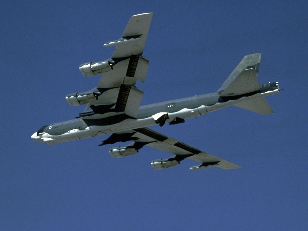 距宁波350公里 美军B52轰炸机飞越东海春晓油