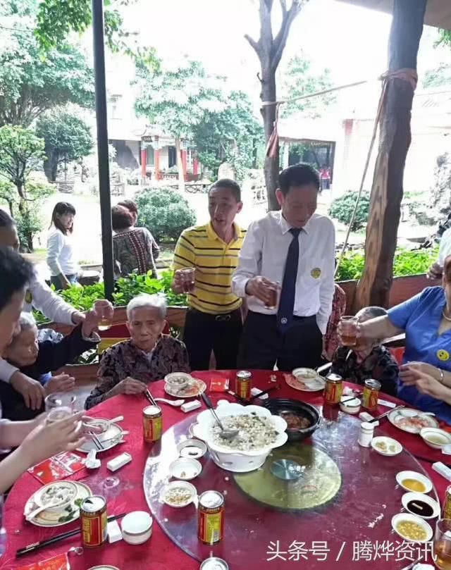 九九重阳欢欢乐乐互贺添福寿,年年相逢健健康