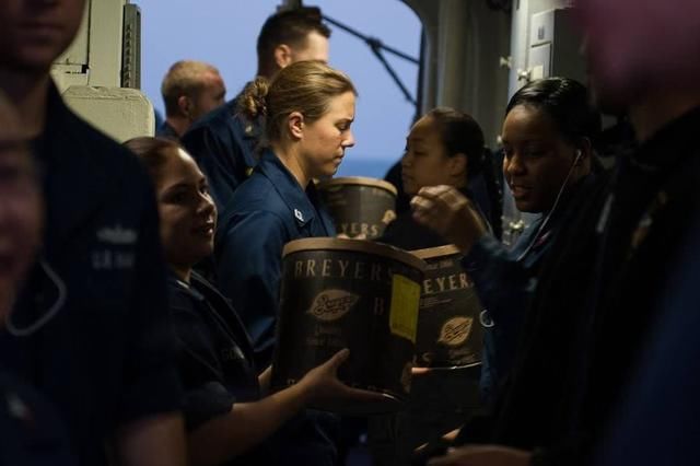 印尼女兵入伍检查, 最后一项太尴尬了, 女兵表示