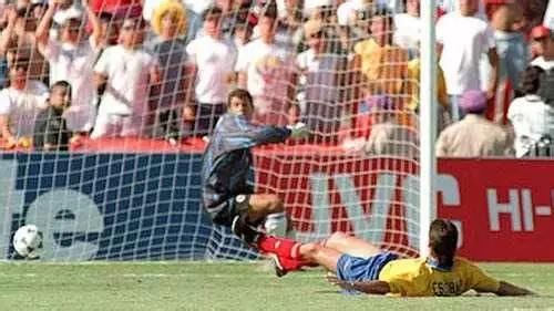 他因世界杯一个乌龙球而被枪杀,导致球队球星