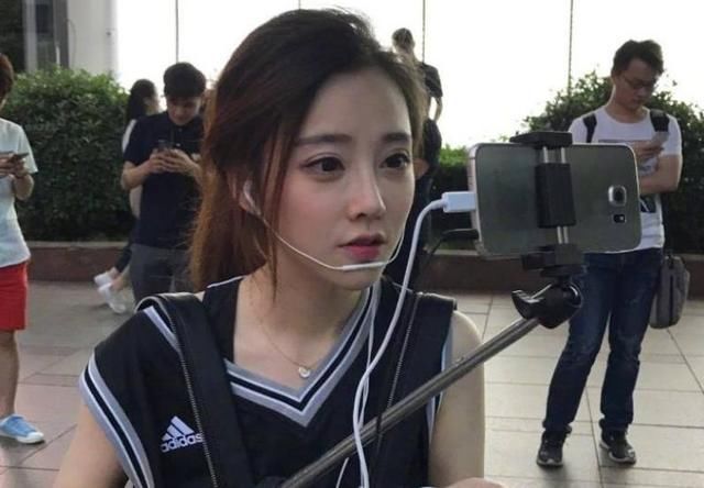 930W公款打赏女主播,总统房套房一周约一次,