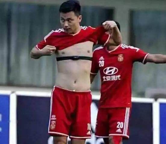 曾经的国足队员也是8块腹肌体型健硕,为什么现