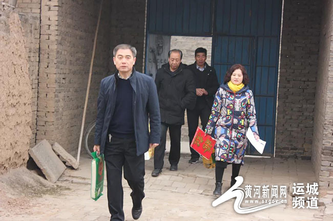 河津市妇幼保健院节前慰问贫困户