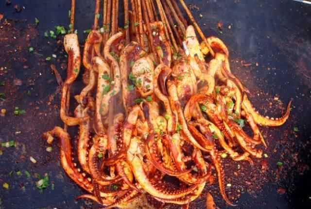 淄博最牛X的夜市!小龙虾麻辣串烧烤野馄饨…一