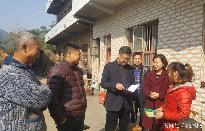 新邵县委副书记杨韶辉到迎光乡峰江村 指导扶