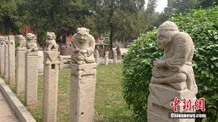 太原文庙石狮成“网红” 被戏称哆啦A梦“始祖”