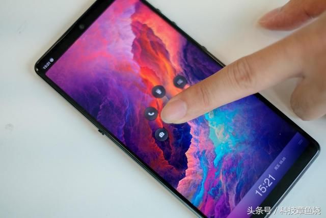 肩负次世代之名,坚果R1仅仅只是一台旗舰手机