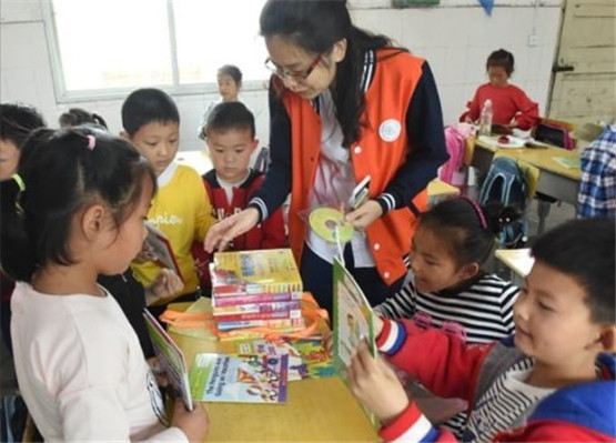 安妮花阅读馆公益读书接力捐赠活动在武汉市黄