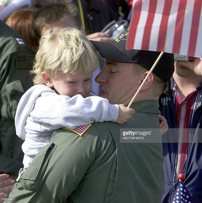 奥斯本接受海军高层的表彰.