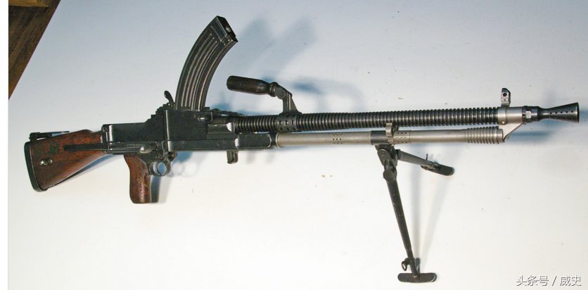 二战时期名枪 捷克ZB26式轻机枪 指哪打哪精度