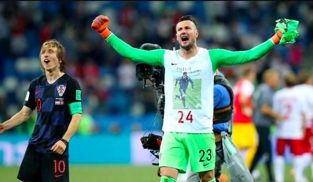 连扑4点球后,世界杯亚军功臣宣布退出国家队,