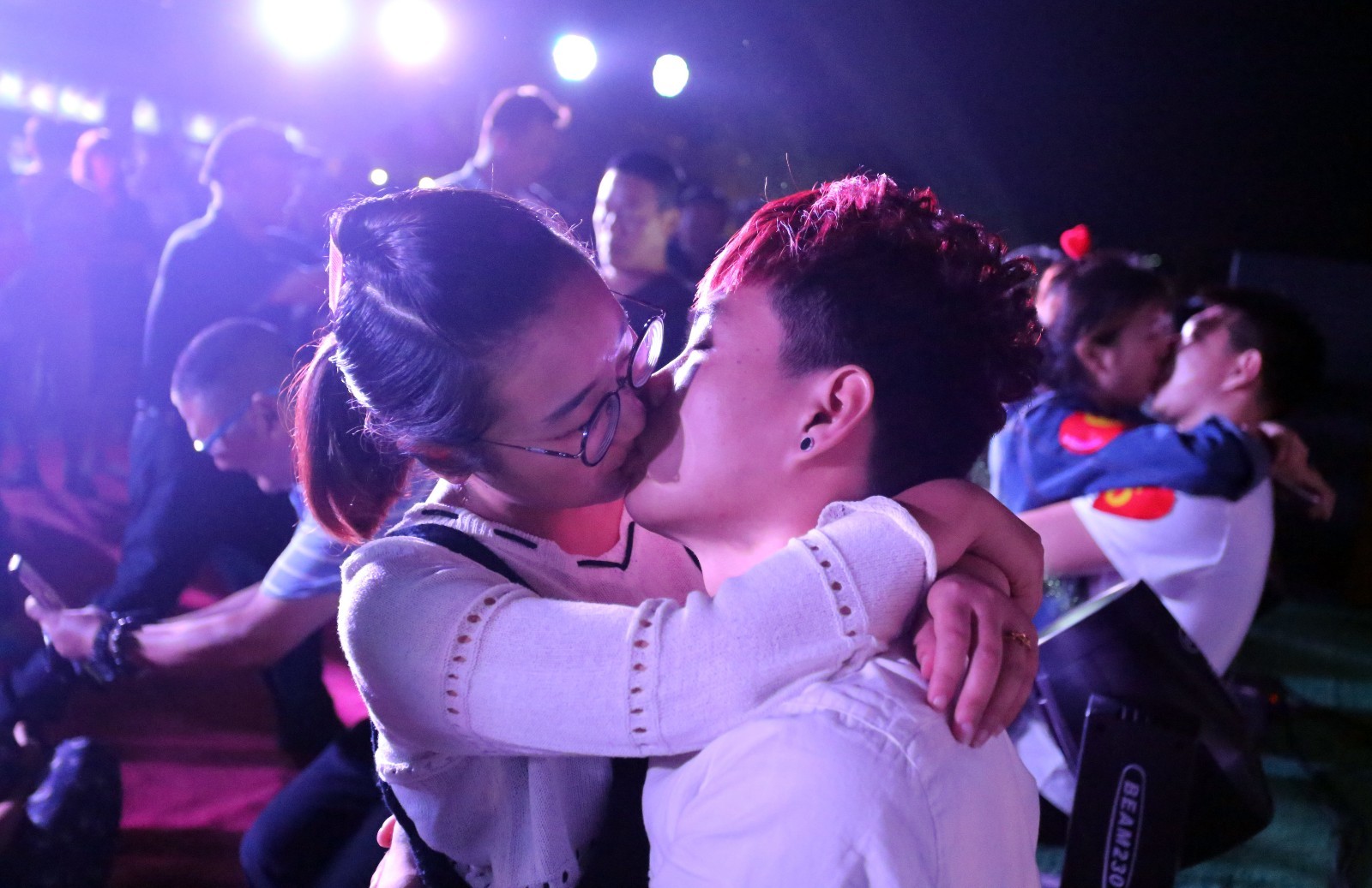 焦作影视城甜蜜七夕众情侣接吻大赛穿越千年浪漫过节