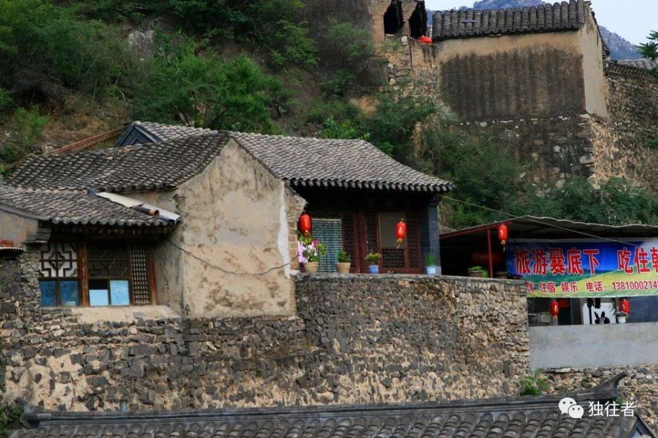 与传统风水理论珠联璧合 深山峡谷中的四合院