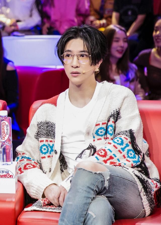 薛之谦岳云鹏变身司机 回忆辛酸奋斗史致敬小