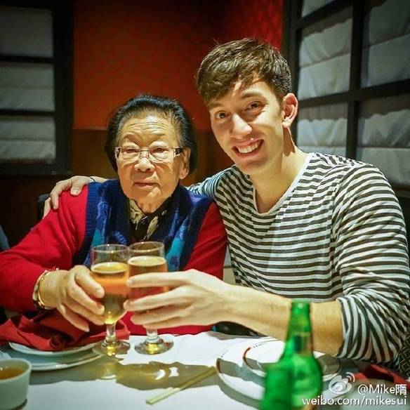 【中国绿卡】成外籍人士香饽饽!买房 养老 子女