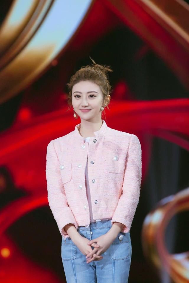 景甜这胯也太宽了,牛仔裤被她撑爆了,网友:张继