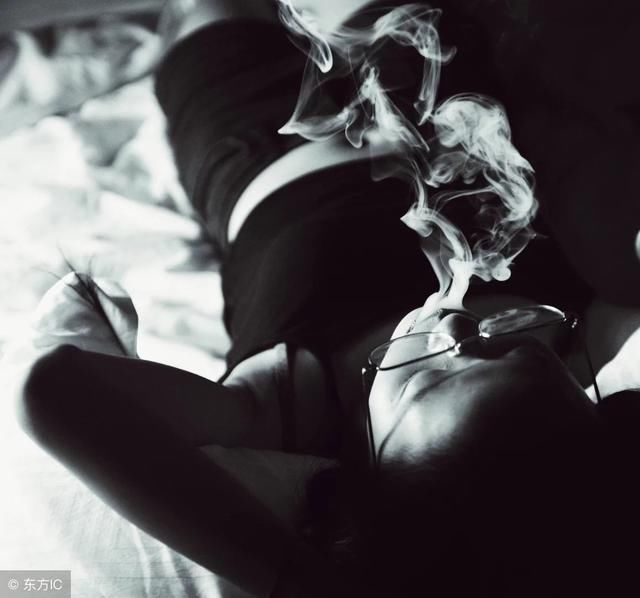 一个人死前向银行借了1000万没还完,意外死亡