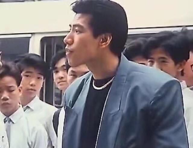 红极一时的香港明星,为拍摄电影,砸碎关公像,从