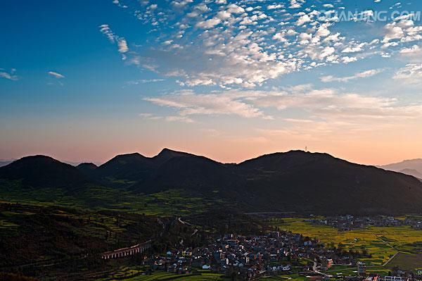 想去三四线小城市旅游一个月,有哪些人少风景