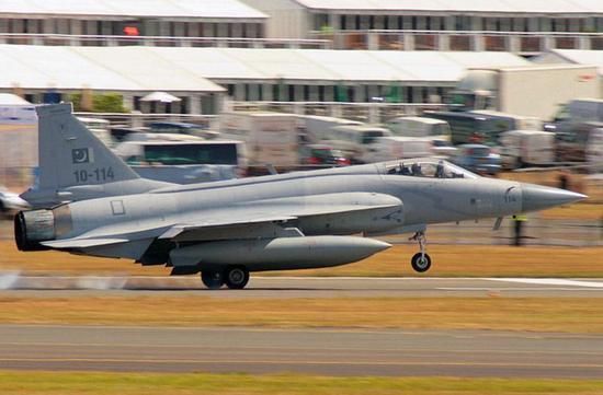 巴铁枭龙迎来最重要改进?换装国产发动机,战力