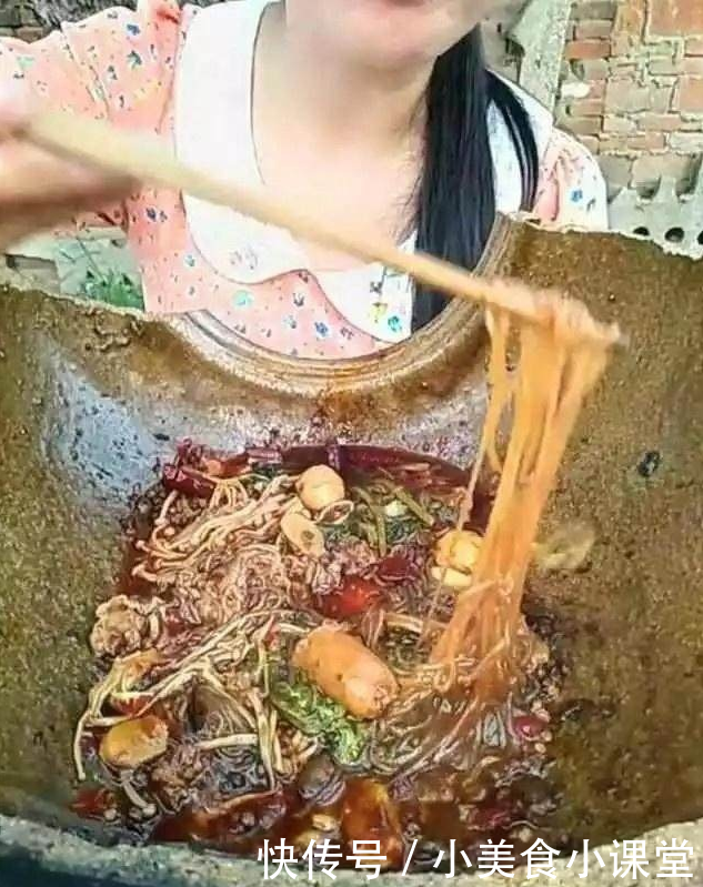 东北网红大姐吃个麻辣烫都能火爆朋友圈!原