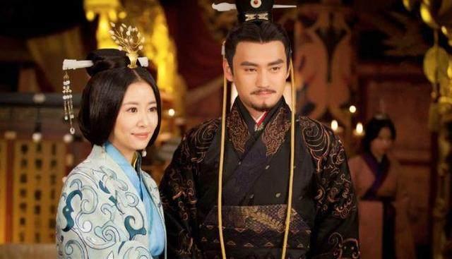 阴丽华为什么把皇后之位让给郭圣通?是爱吗?是责任吗?