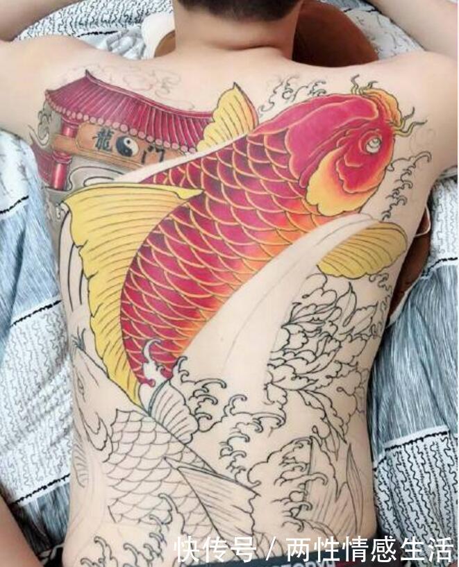 男友一直玩游戏不理她 妹纸做了这样一件事