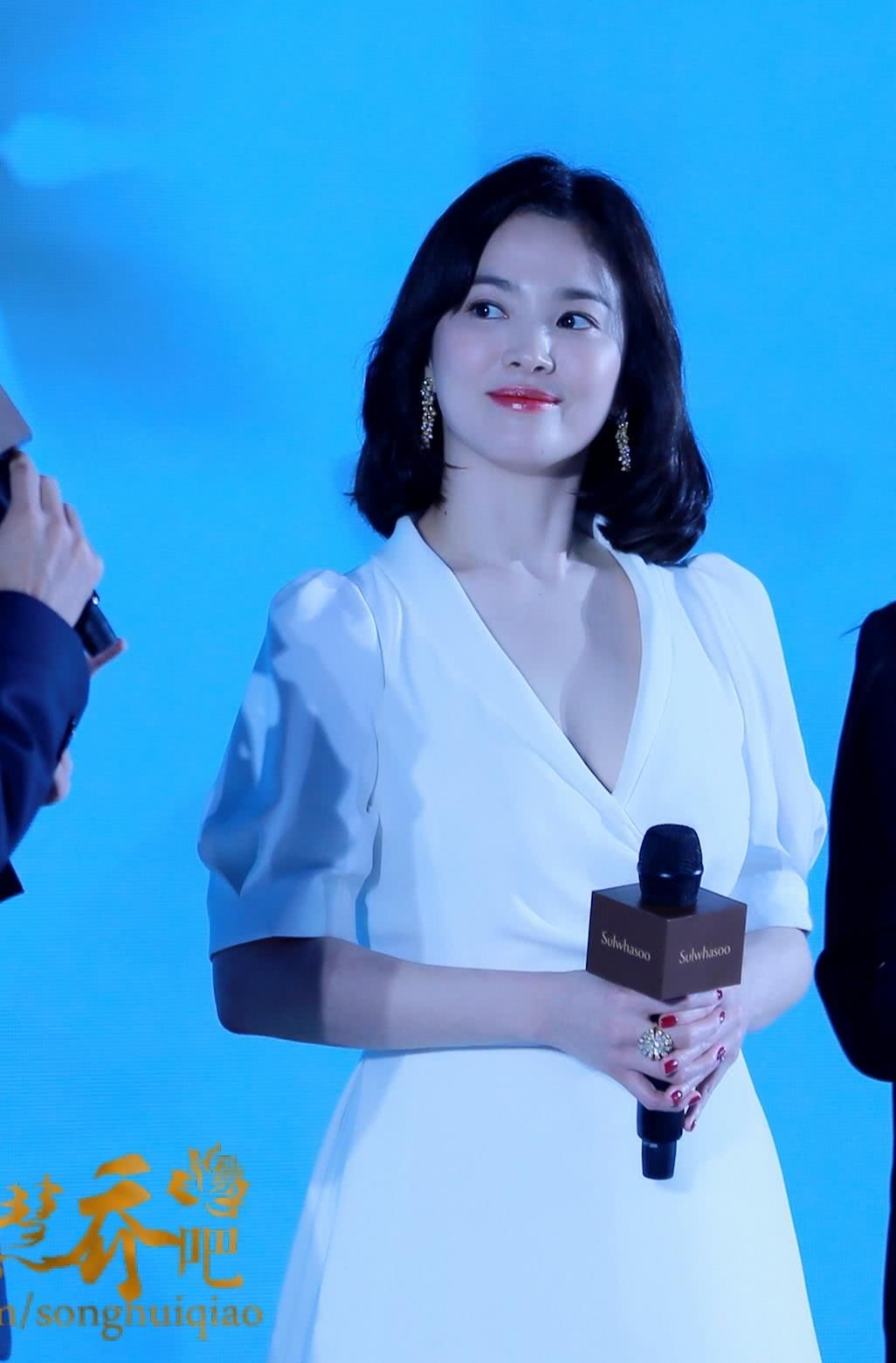 韩国女神宋慧乔到上海出席代言品牌活动,引起