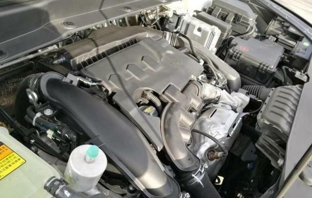 东风新风神来临,ax7实车现身,配标致雪铁龙同款1.6t发动