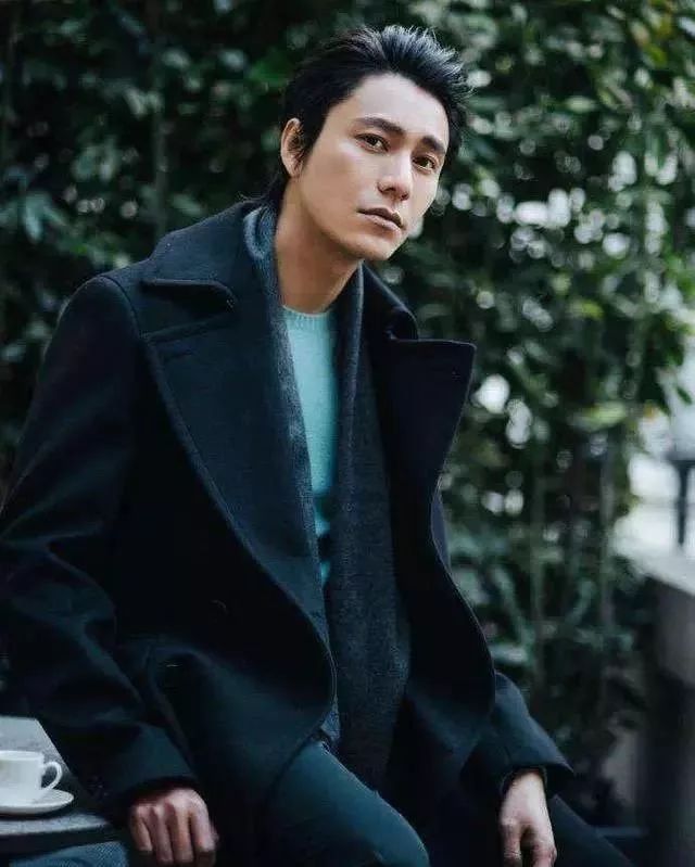 陈坤不愧是最帅男明星,一头齐耳短发现身米兰