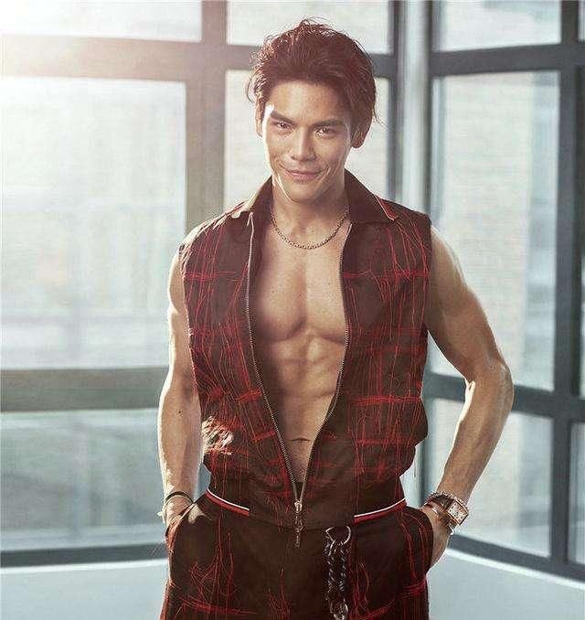 他才是最捧不红的人,师傅是李连杰,老爸投资五