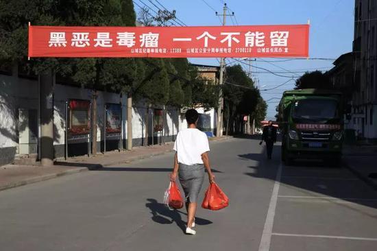 村书记被称“皇上”:强收保护费 砍讨薪者4根手指