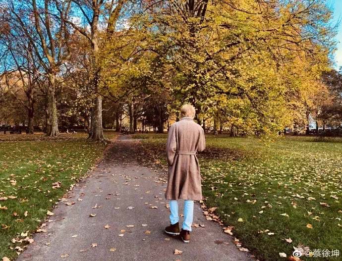 蔡徐坤赴英国进修遭质疑 网友:出国镀金而已(图6) 蔡徐坤赴英国进修遭质疑 网友:出国镀金而已(图6)