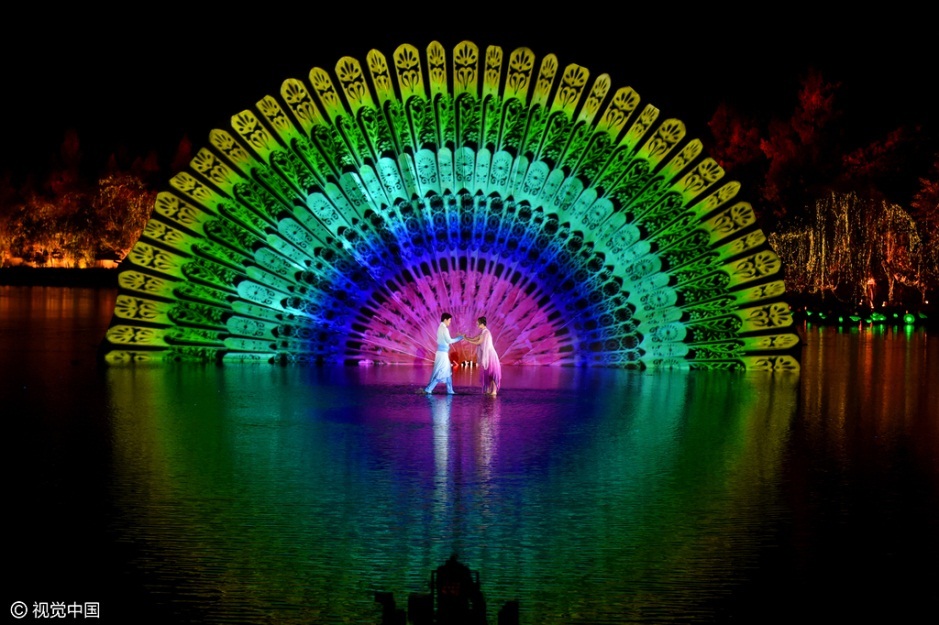 G20峰会文艺晚会昨晚已落下帷幕，这是国内首次在户外的水上舞台举办大型交响音乐会，总导演张艺谋给出的关键词是：西湖元素、杭州特色、江南韵味、中国气派和世界大同。