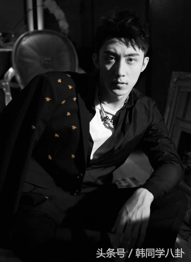 黄轩黄景瑜韩东君陈飞宇四人穿同款西装,气质