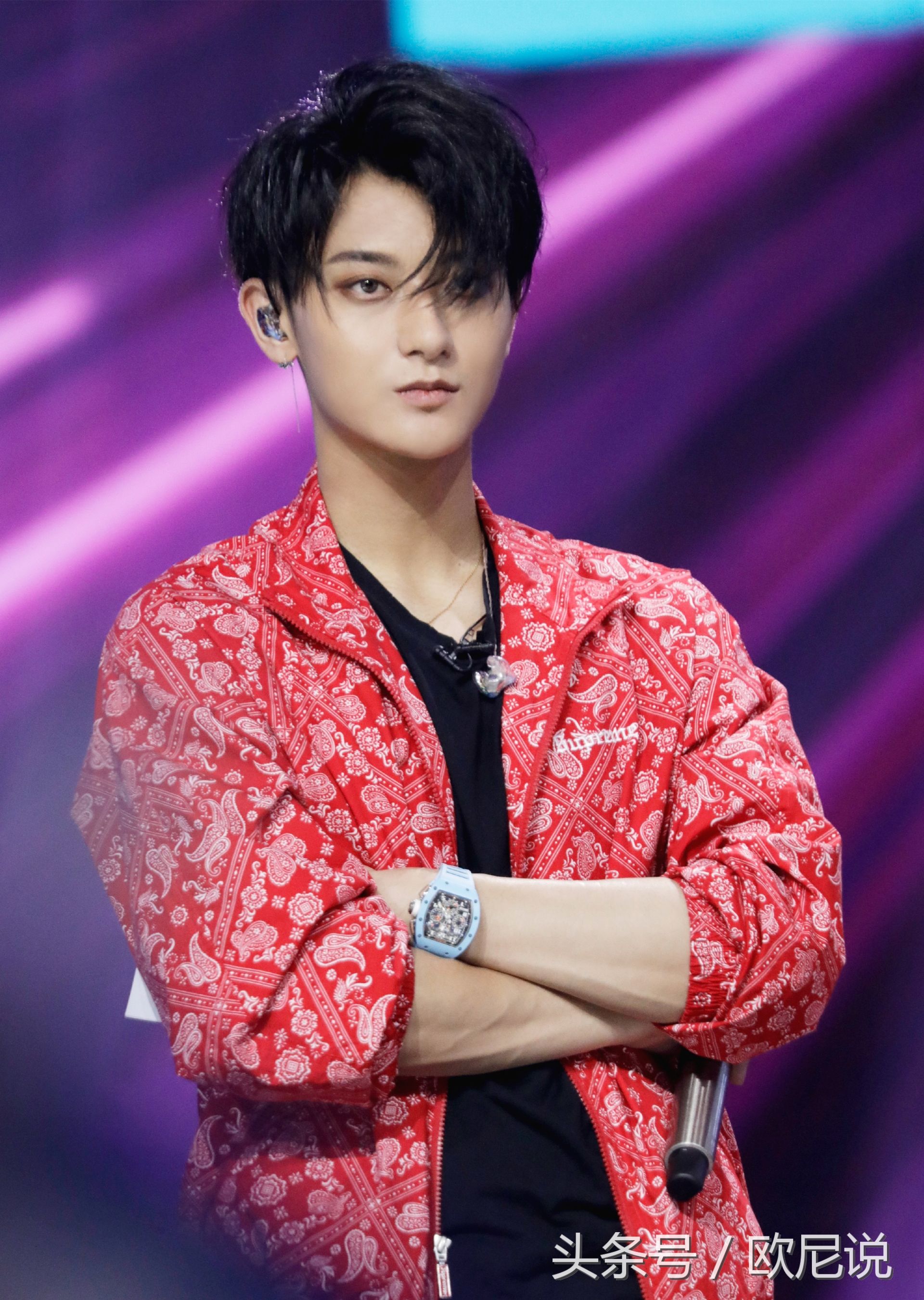 黄子韬赴纽约时装周秀YSL男装,网友:韬韬穿了