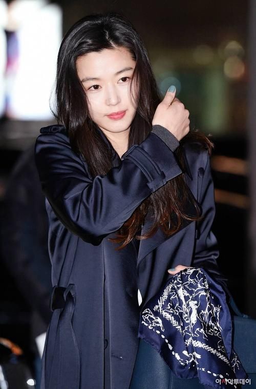 全智贤早期上日本综艺,和秀智长得一模一样,完